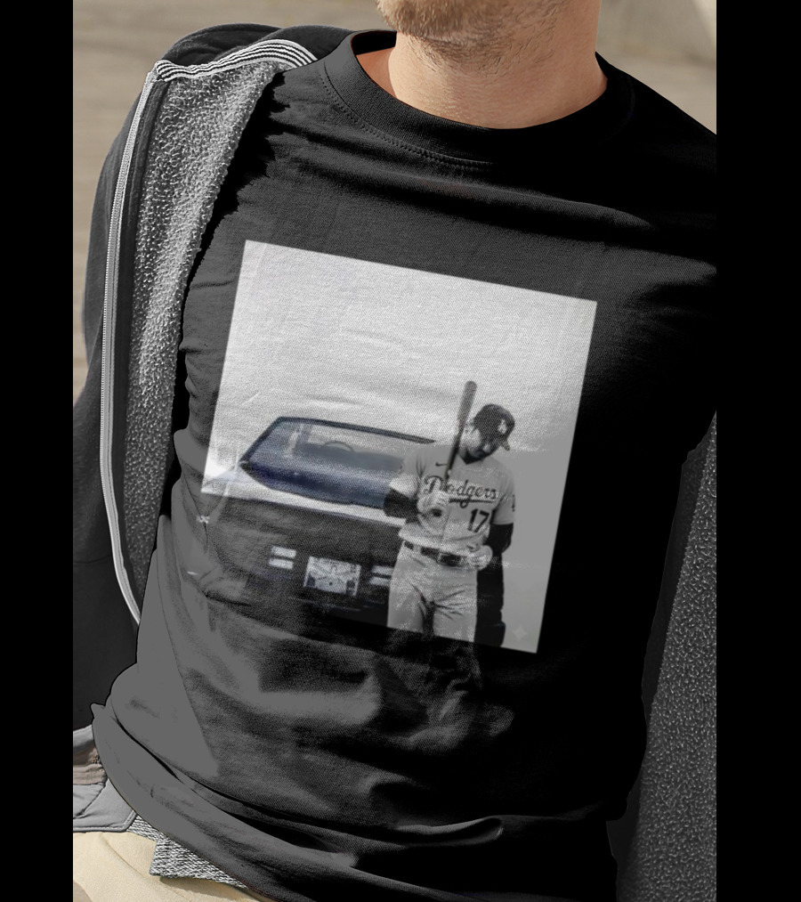 Shohei Ohtani Los Angeles Dodgers Baseball Pose Vintage Car Scene T-Shirt