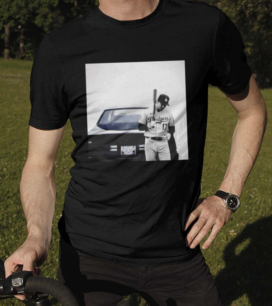 Shohei Ohtani Los Angeles Dodgers Baseball Pose Vintage Car Scene T-Shirt