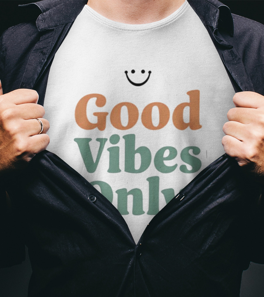Good Vibes Only Retro Smile Iconic Phrase 70s Style T-Shirt