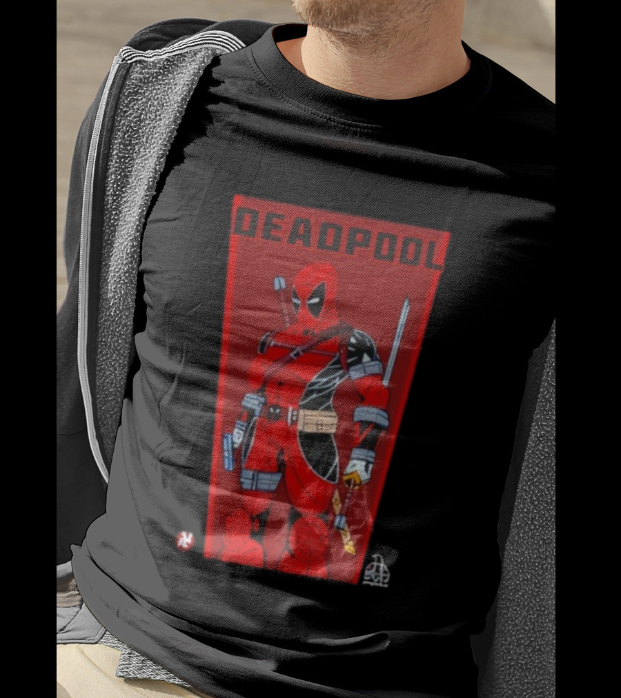 Deadpool Classic Comic Stance Red Black Sword Katanas T-Shirt