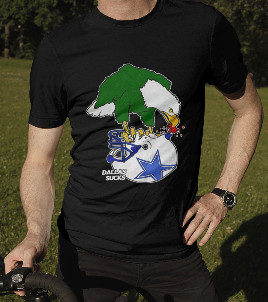Philadelphia Eagles Pecking Dallas Helmet Dallas Sucks T-Shirt
