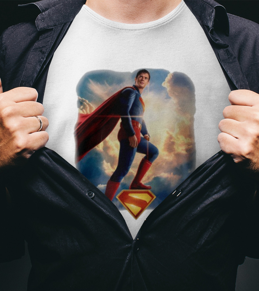 Superman 2025 Faded Standing Iconic Cape And Emblem T-Shirt