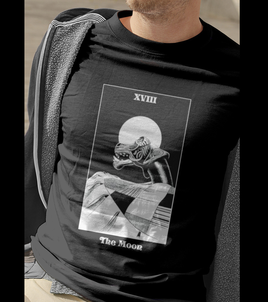 Summerisle Arcana The Moon XVIII Ancient Dragon And Full Moon Tarot Card T-Shirt