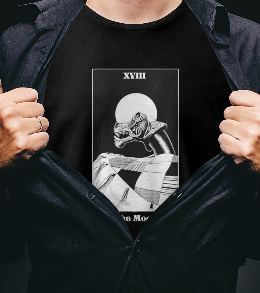 Summerisle Arcana The Moon XVIII Ancient Dragon And Full Moon Tarot Card T-Shirt