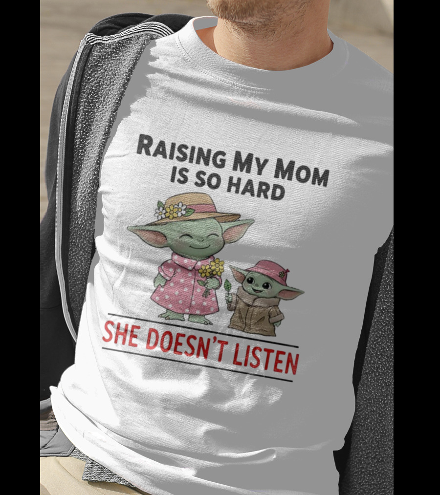 Raising My Mom Is So Hard She Doesn’t Listen Baby Yoda Christmas T-Shirt
