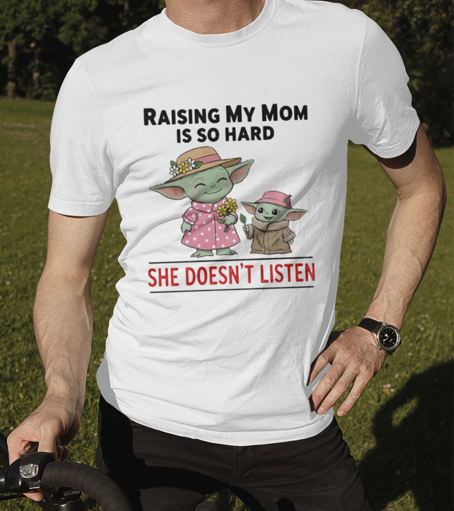 Raising My Mom Is So Hard She Doesn’t Listen Baby Yoda Christmas T-Shirt