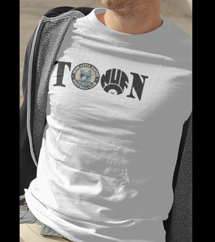Toon Newcastle United Football Club Emblem Magpie Badge T-Shirt