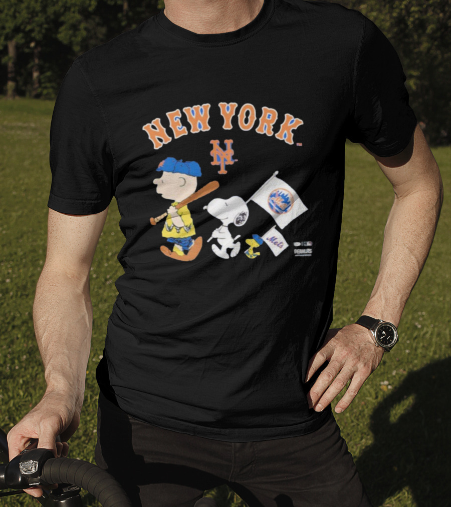 New York Mets Peanuts Characters Charlie Brown Snoopy Woodstock T-Shirt