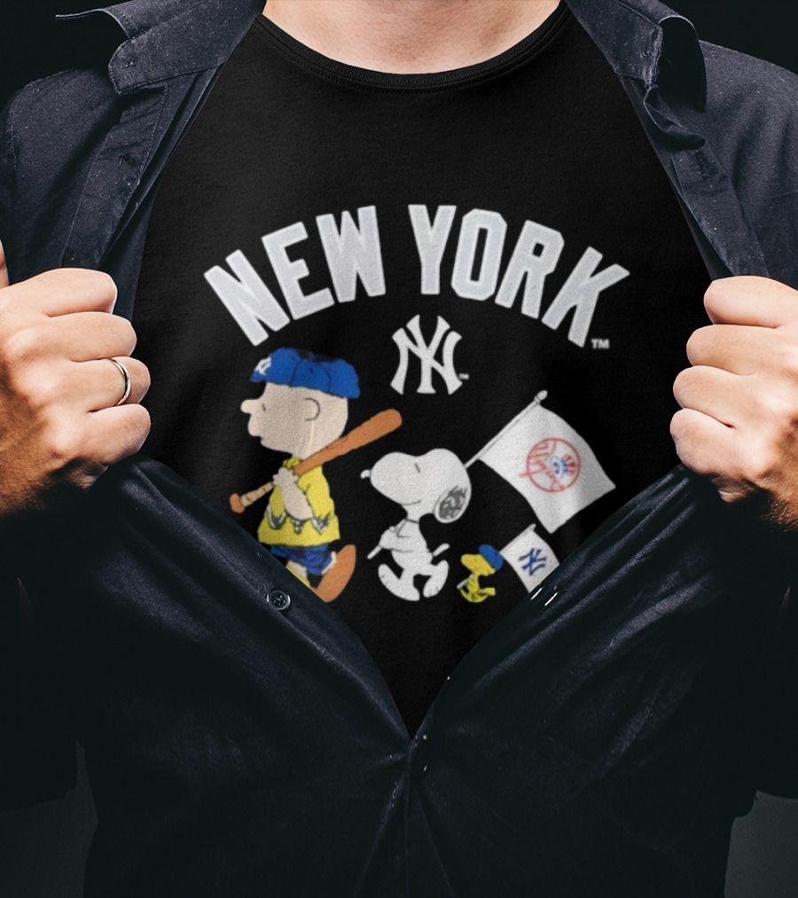 New York Yankees Peanuts Characters Baseball Flag T-Shirt