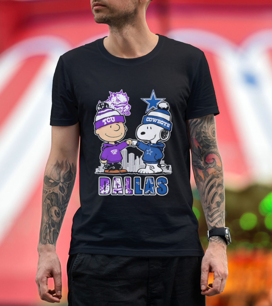 Charlie Brown Snoopy TCU Horned Frogs Dallas Cowboys Fist Bump Skyline T-Shirt