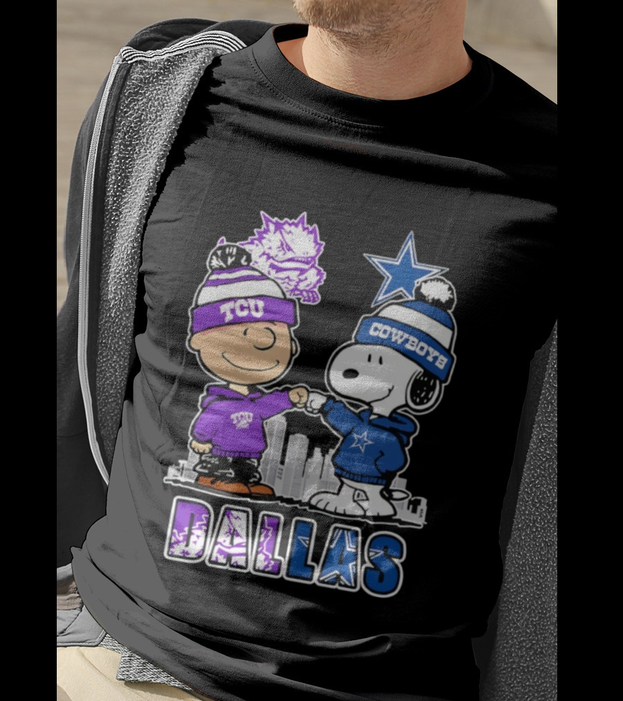 Charlie Brown Snoopy TCU Horned Frogs Dallas Cowboys Fist Bump Skyline T-Shirt
