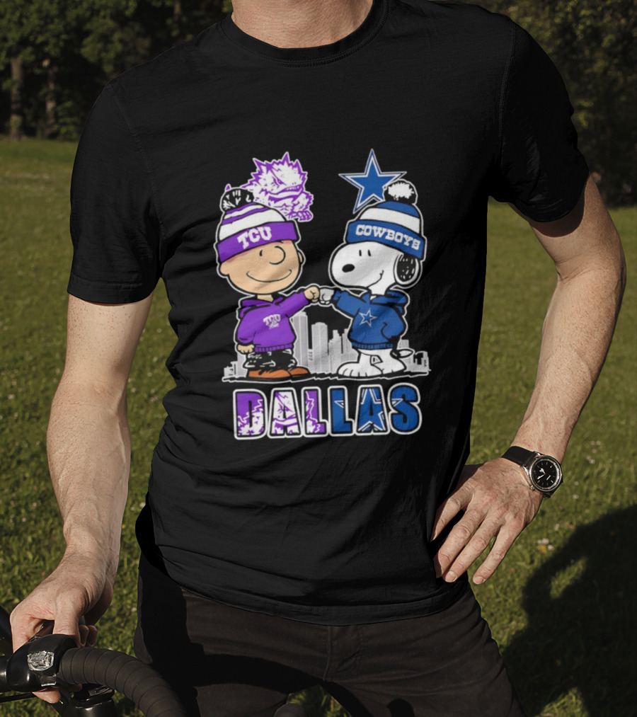 Charlie Brown Snoopy TCU Horned Frogs Dallas Cowboys Fist Bump Skyline T-Shirt