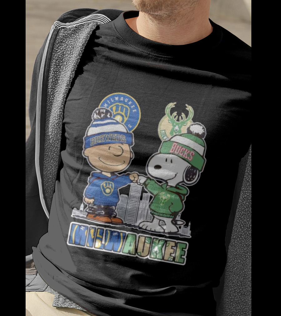 Charlie Brown Snoopy Milwaukee Brewers Bucks Fist Bump T-Shirt