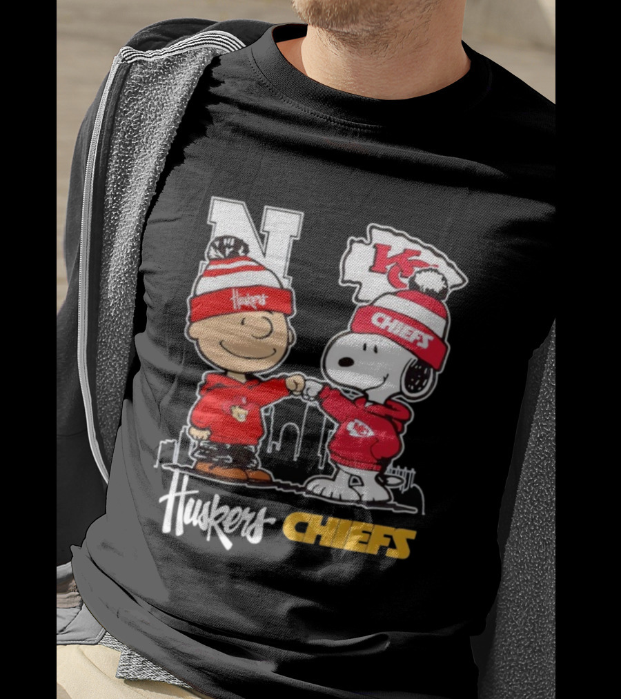 Charlie Brown Snoopy Nebraska Cornhuskers Kansas City Chiefs Husker Chiefs Team Spirit Icons T-Shirt