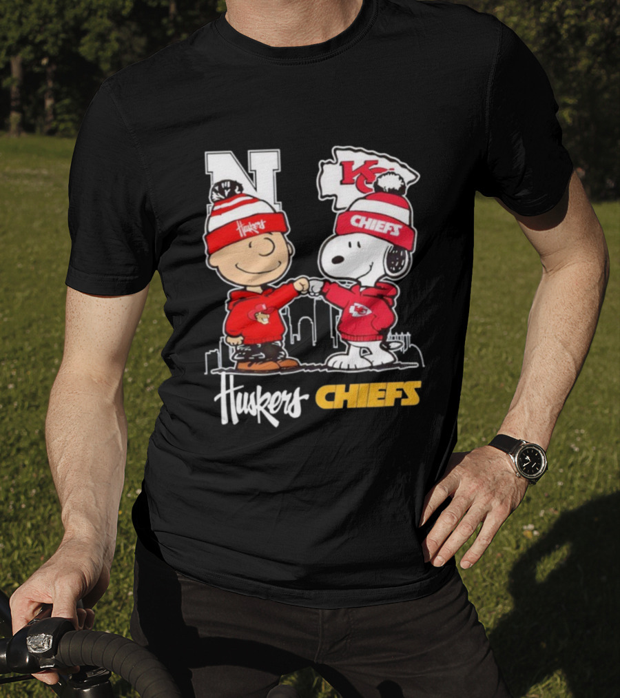 Charlie Brown Snoopy Nebraska Cornhuskers Kansas City Chiefs Husker Chiefs Team Spirit Icons T-Shirt