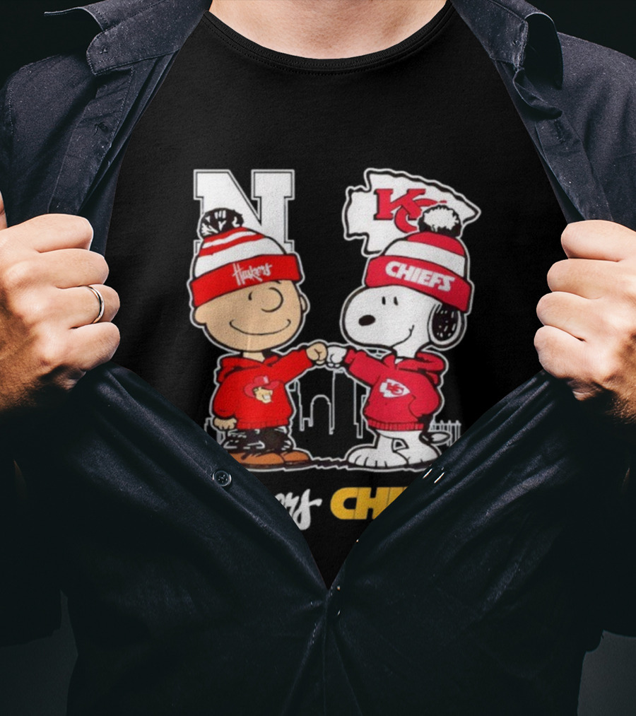 Charlie Brown Snoopy Nebraska Cornhuskers Kansas City Chiefs Husker Chiefs Team Spirit Icons T-Shirt
