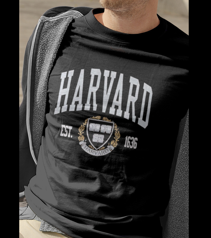 Harvard University Veritas Crest Est 1636 T-Shirt
