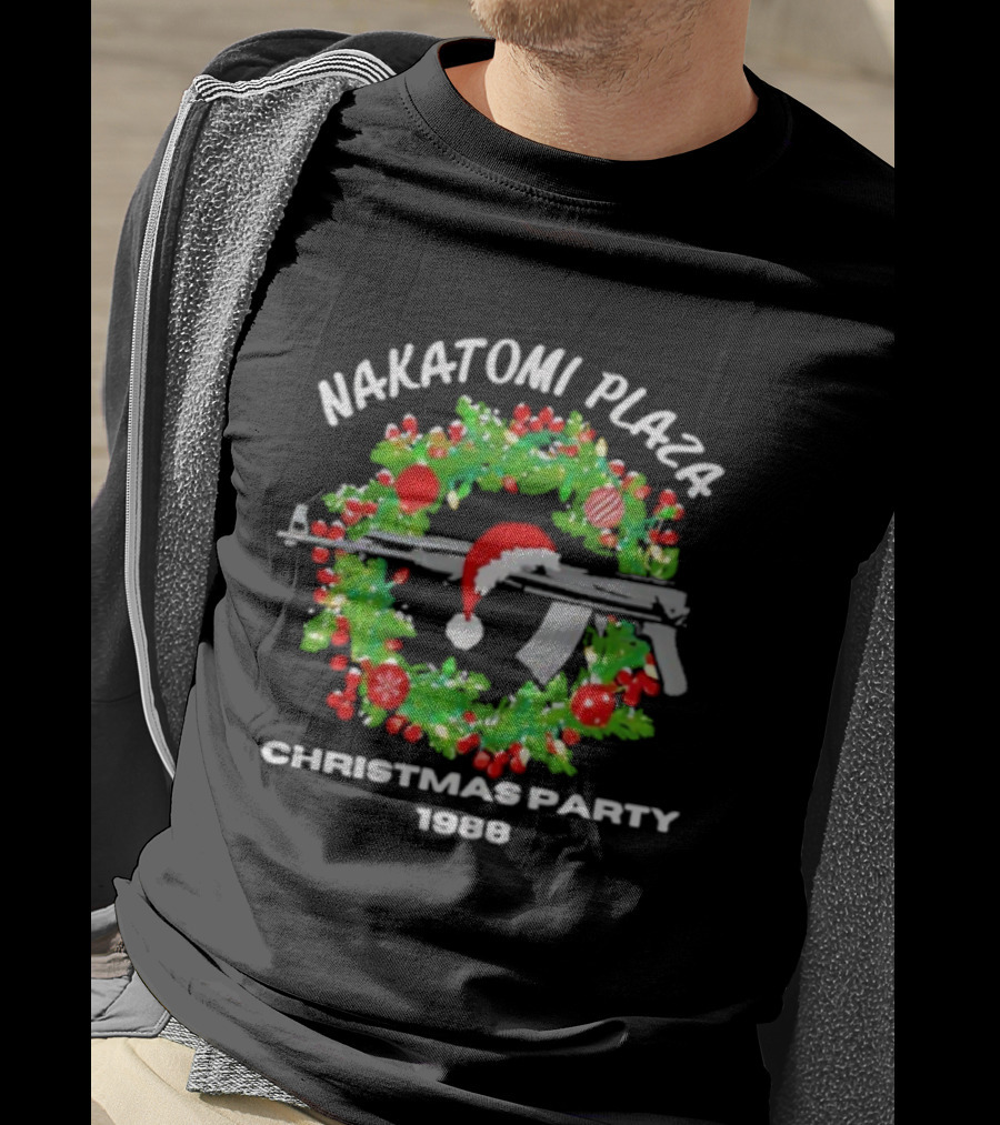 Nakatomi Plaza Christmas Party 1988 Wreath Rifle Santa Hat T-Shirt