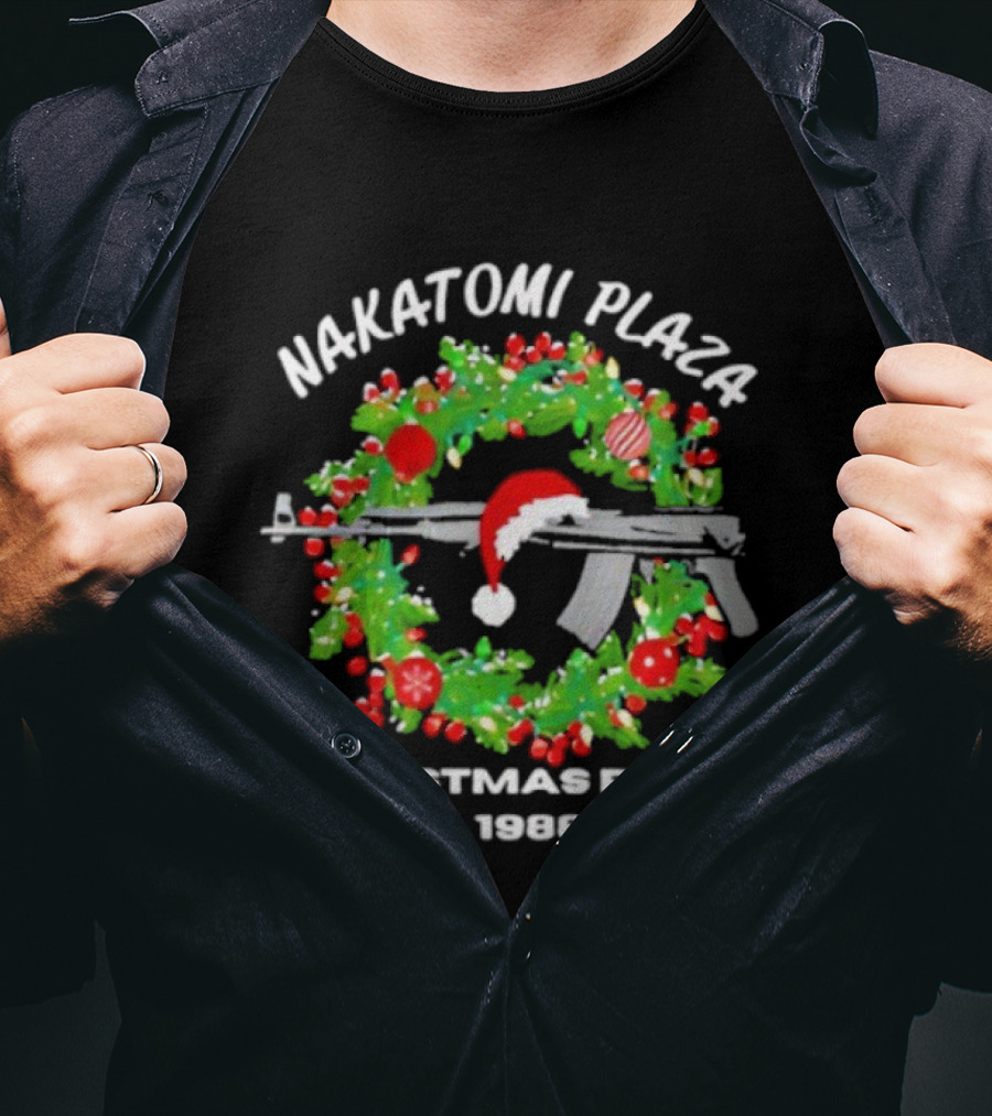 Nakatomi Plaza Christmas Party 1988 Wreath Rifle Santa Hat T-Shirt
