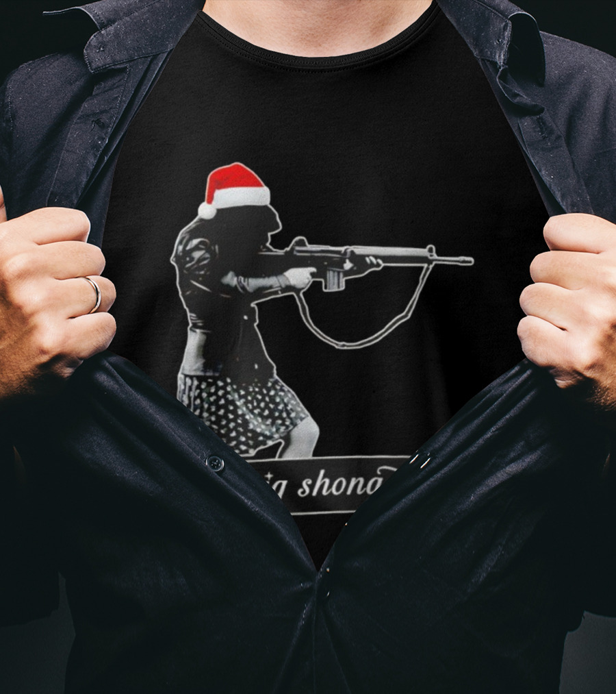 Nollaig Shona Duit Santa Christmas Santa Hat Woman Rifle T-Shirt