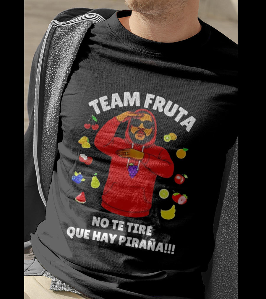 Team Fruta No Te Tire Que Hay Piraña Fruit Character T-Shirt