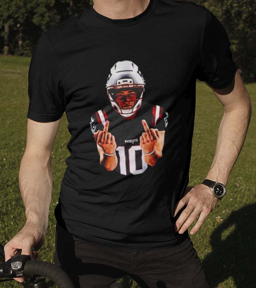 Tom Brady New England Patriots Middle Finger Gesture T-Shirt