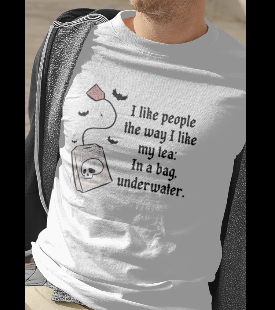 I Like People The Way I Like My Tea Skull Teabag Halloween Bats T-Shirt
