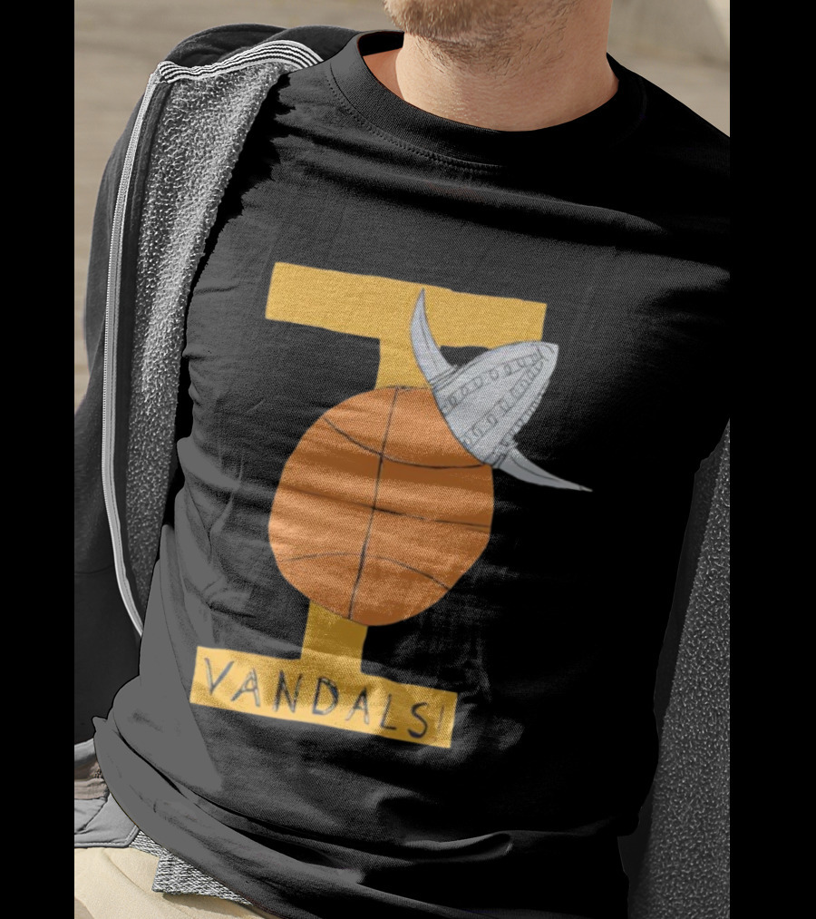 I Vandals Basketball Viking Helmet Graphic T-Shirt
