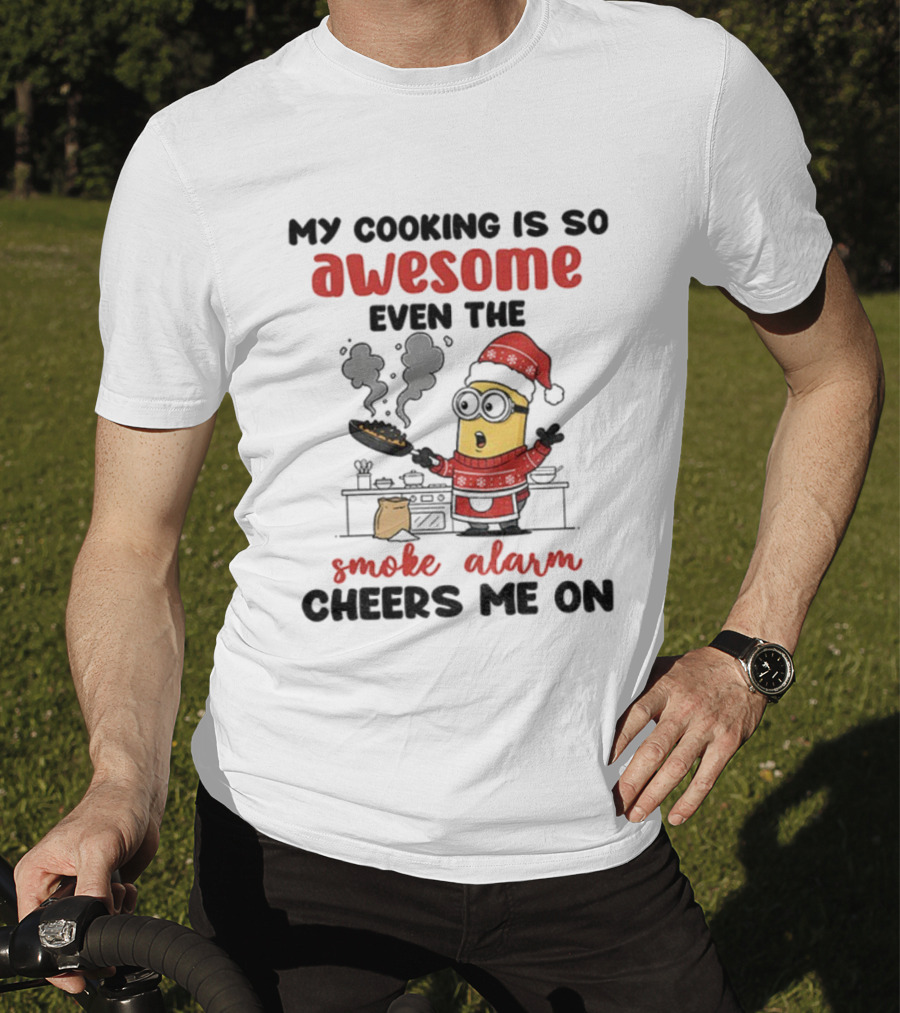 Minion Santa Hat My Cooking Is So Awesome Even The Smoke Alarm Cheers Me On Christmas T-Shirt