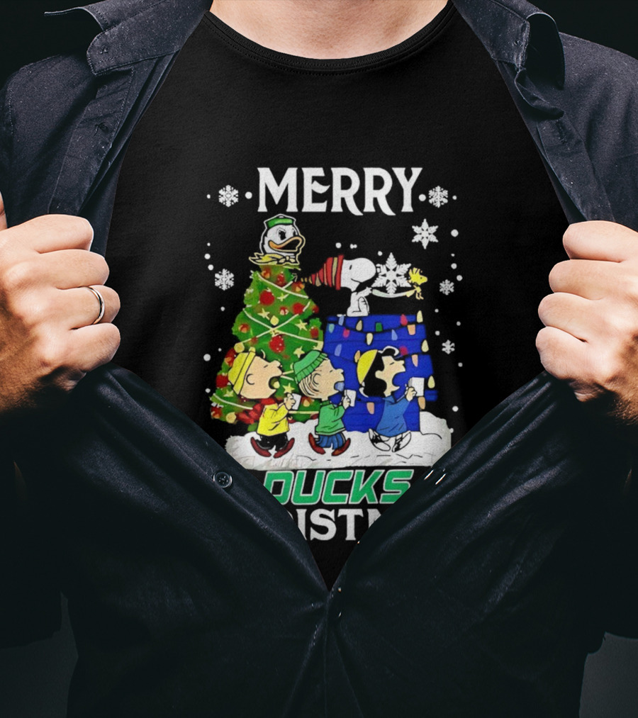 Merry Snoopy And Friends Oregon Ducks Christmas T-Shirt