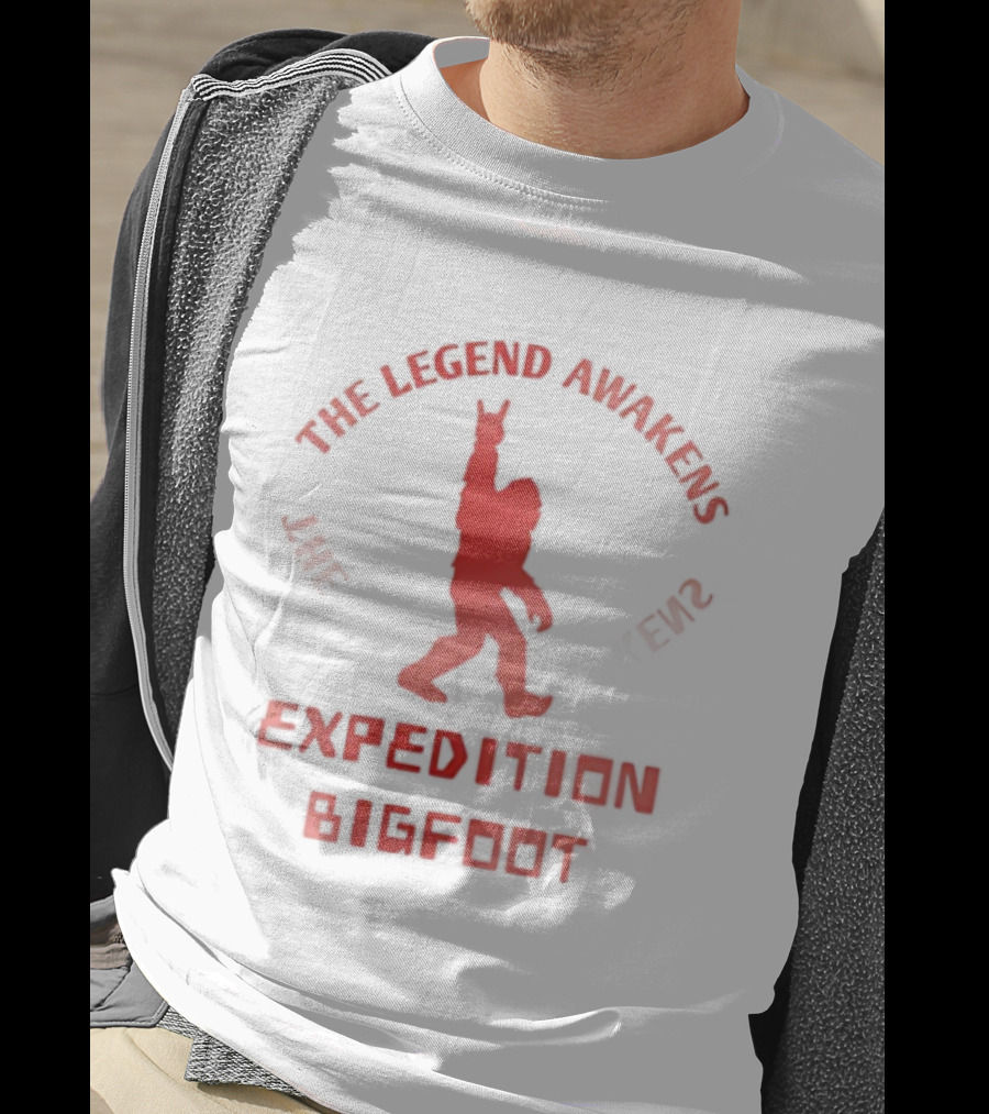 The Legend Awakens Expedition Bigfoot Bluff Creek Encounter 1976 T-Shirt