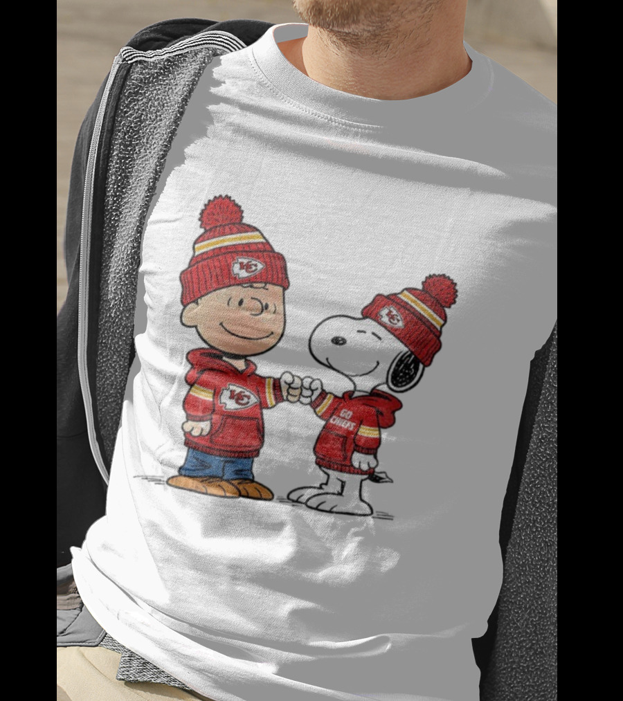 Charlie Brown Snoopy Go Chiefs Kansas City Super Bowl Fist Bump T-Shirt