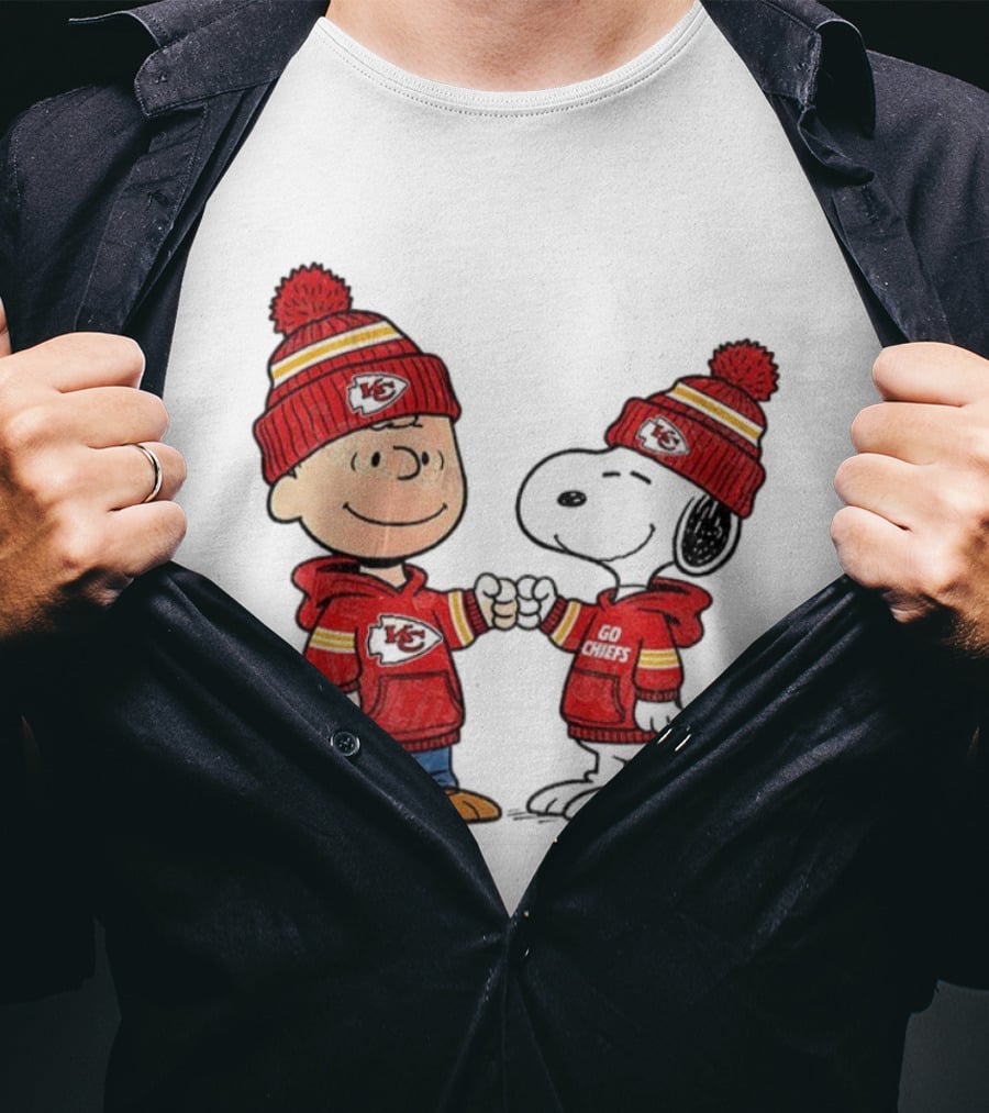 Charlie Brown Snoopy Go Chiefs Kansas City Super Bowl Fist Bump T-Shirt