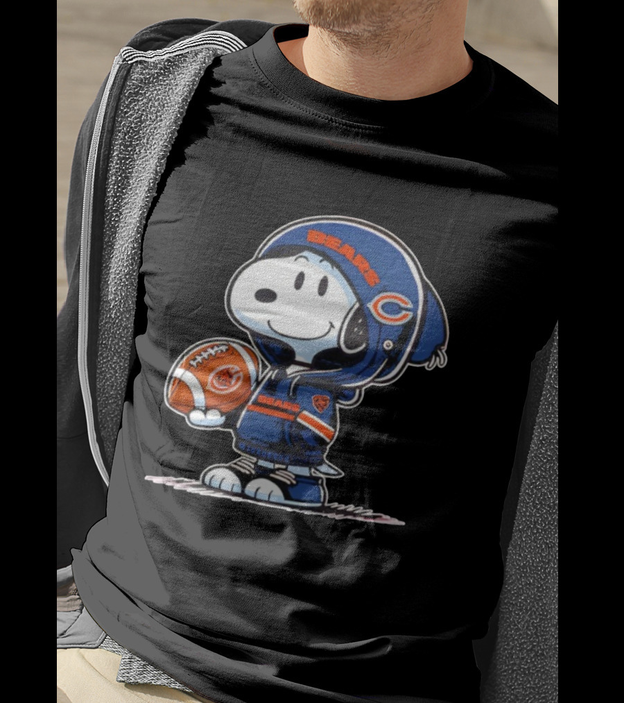 Snoopy Bears Chicago Football Peanuts Fan Gear T-Shirt