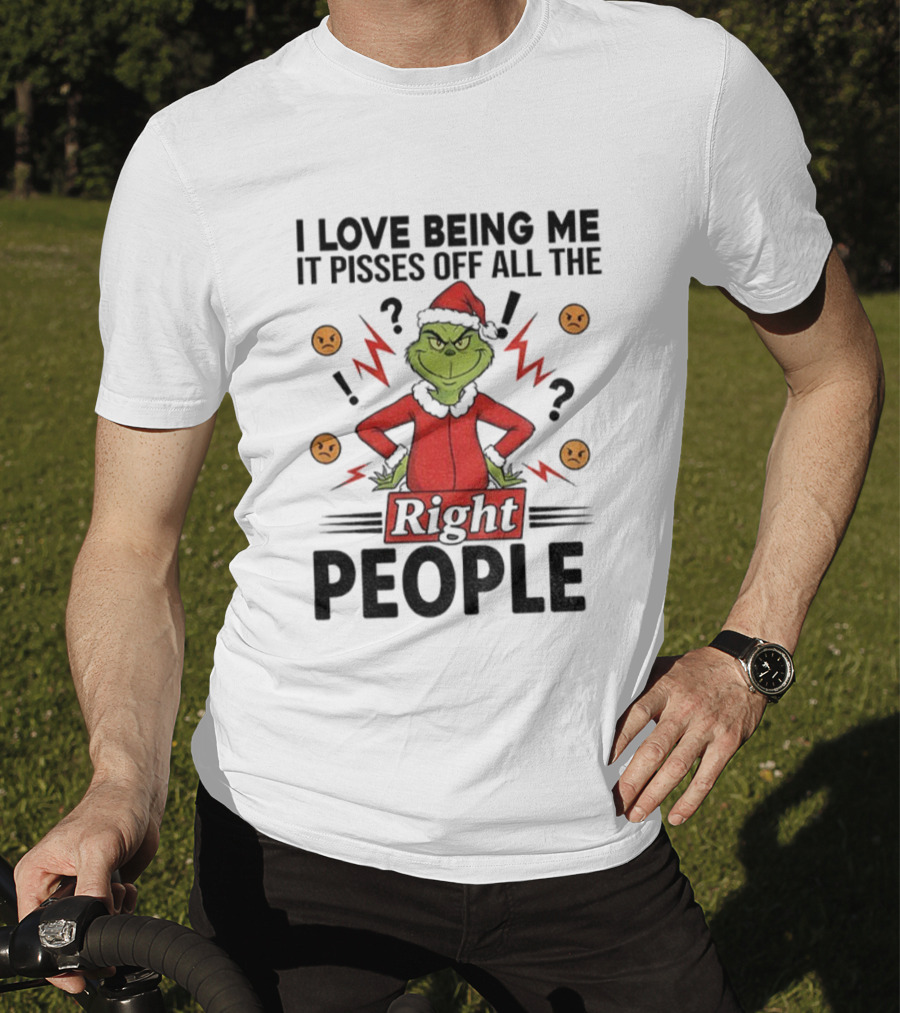 Grinch Love Being Me Pisses Off All The Right People Merry Christmas T-Shirt