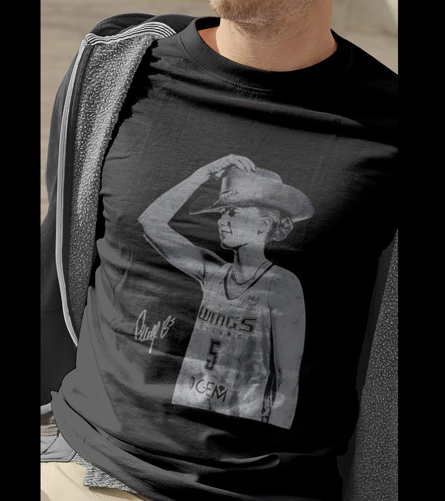 Paige Bueckers Dallas Wings Basketball Vintage Cowboy Hat Signature T-Shirt