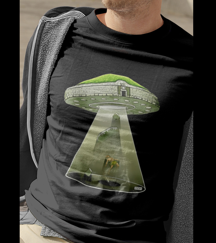 Newgrange UFO Encounter Ancient Aliens UAP Beam T-Shirt