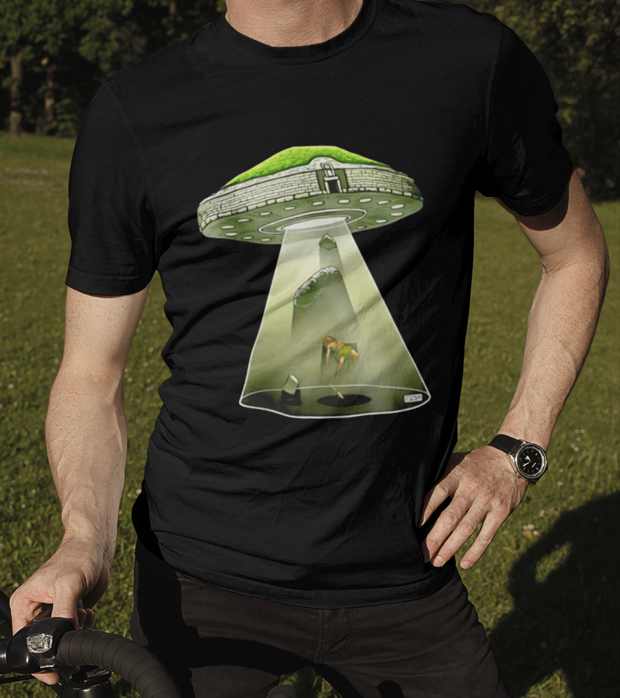 Newgrange UFO Encounter Ancient Aliens UAP Beam T-Shirt