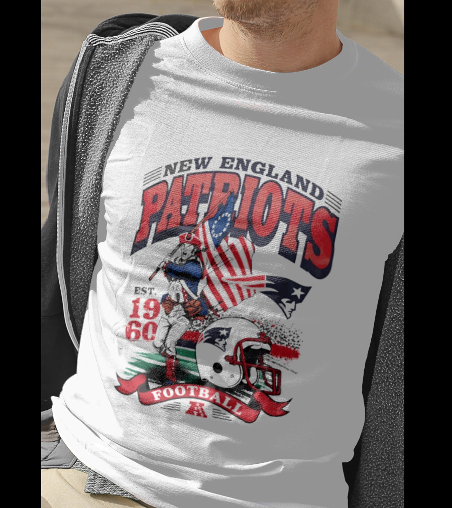 New England Patriots Football Est 1960 Vintage Style Helmet And Flag T-Shirt