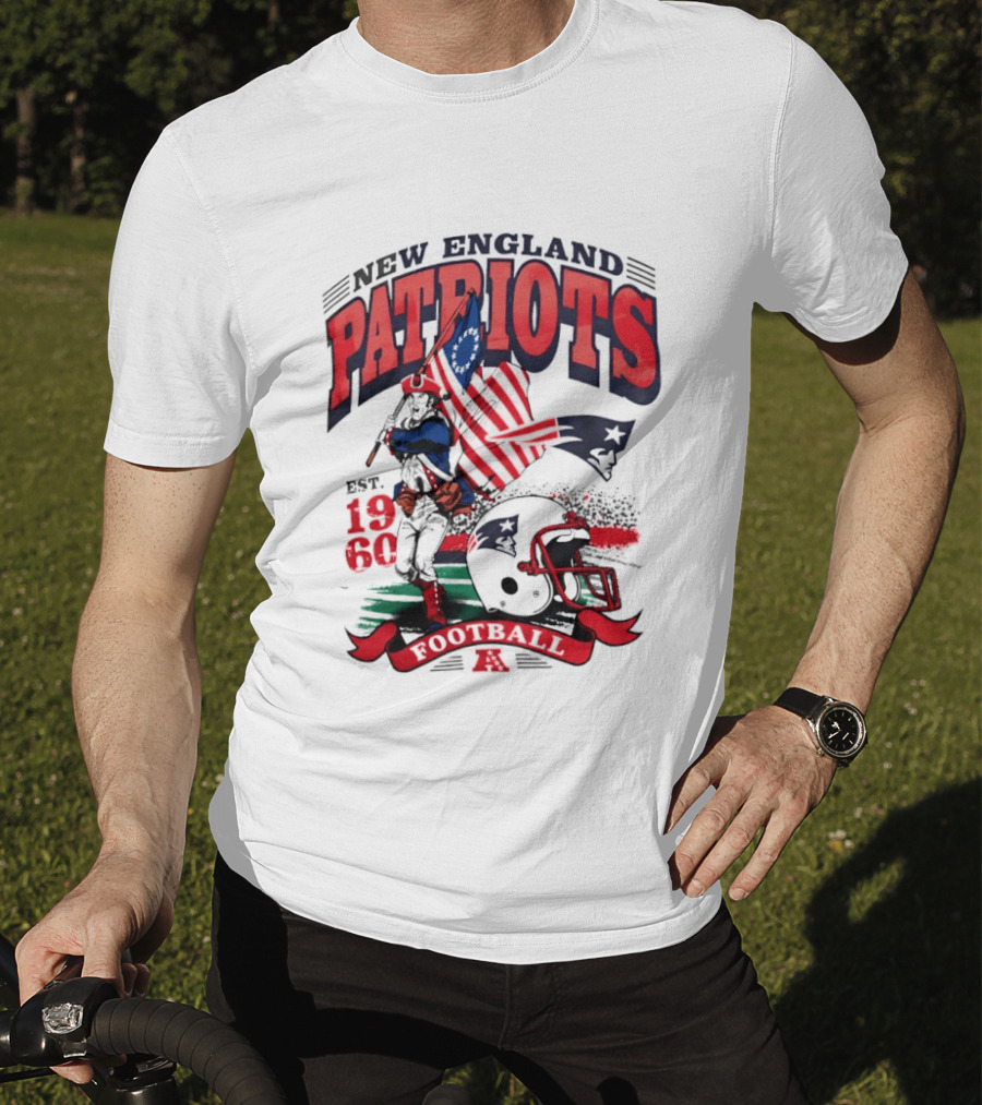 New England Patriots Football Est 1960 Vintage Style Helmet And Flag T-Shirt