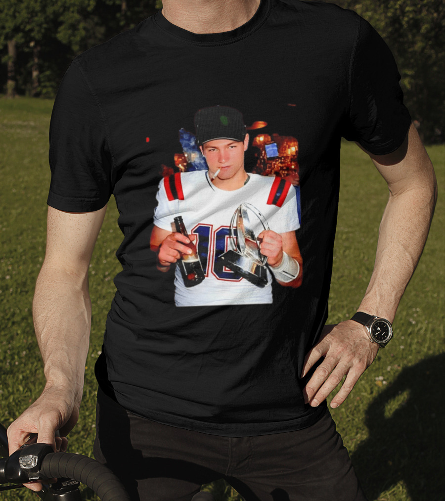 New England Patriots 16 Smoking Beer Trophy T-Shirt
