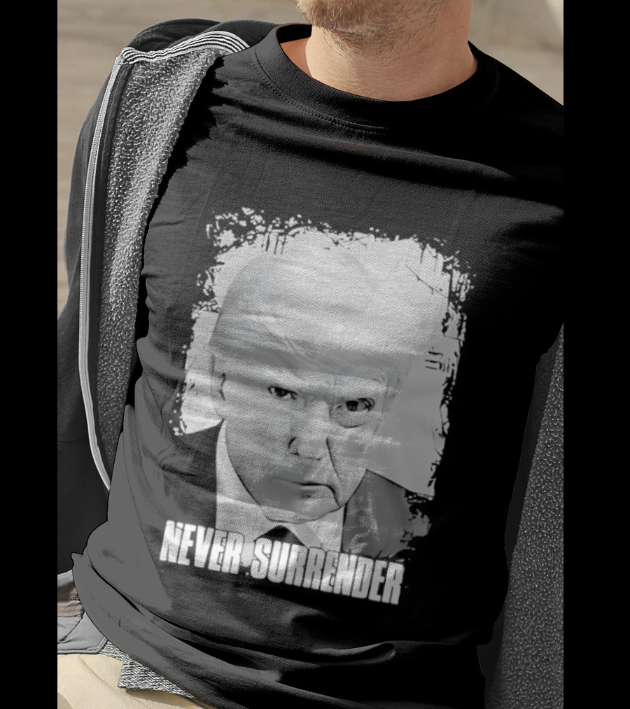 Never Surrender Donald Trump Black And White T-Shirt