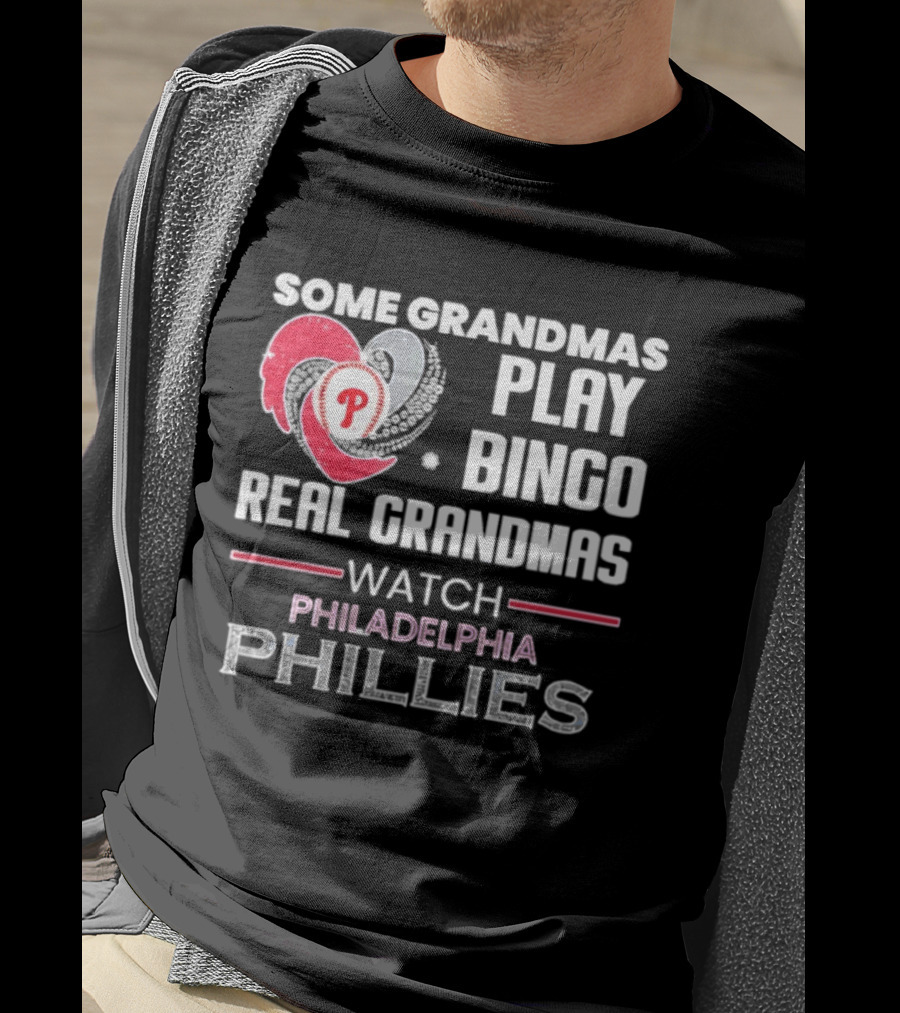Some Grandmas Play Bingo Real Grandmas Philadelphia Phillies T-Shirt