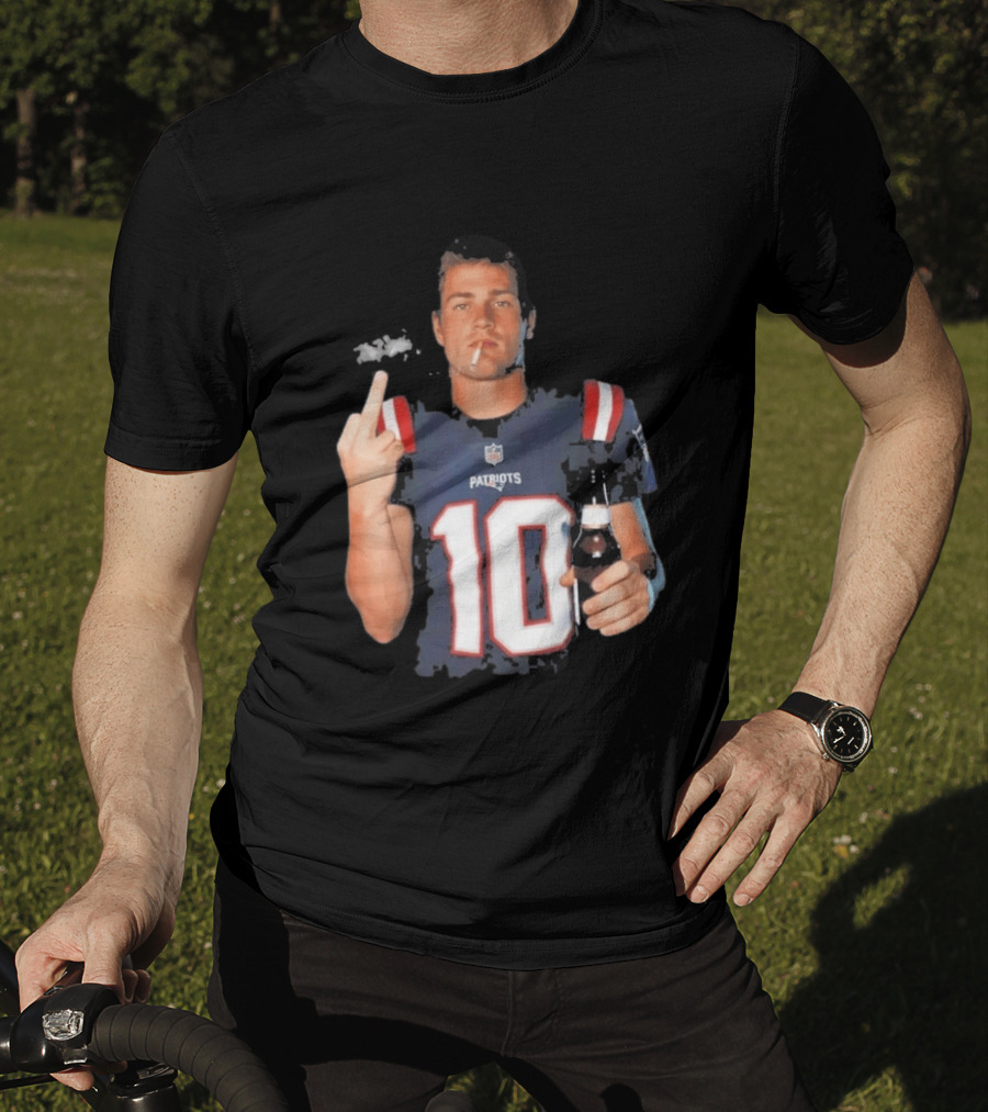 Patriots Number 10 Middle Finger Gesture Smoking Beer T-Shirt
