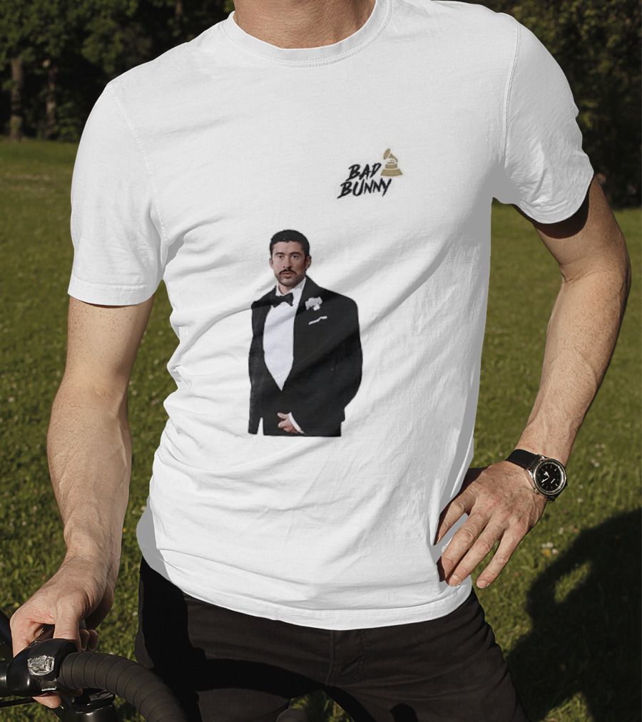 Bad Bunny Grammys Debi Tirar Mas Fotos Album Of The Year T-Shirt