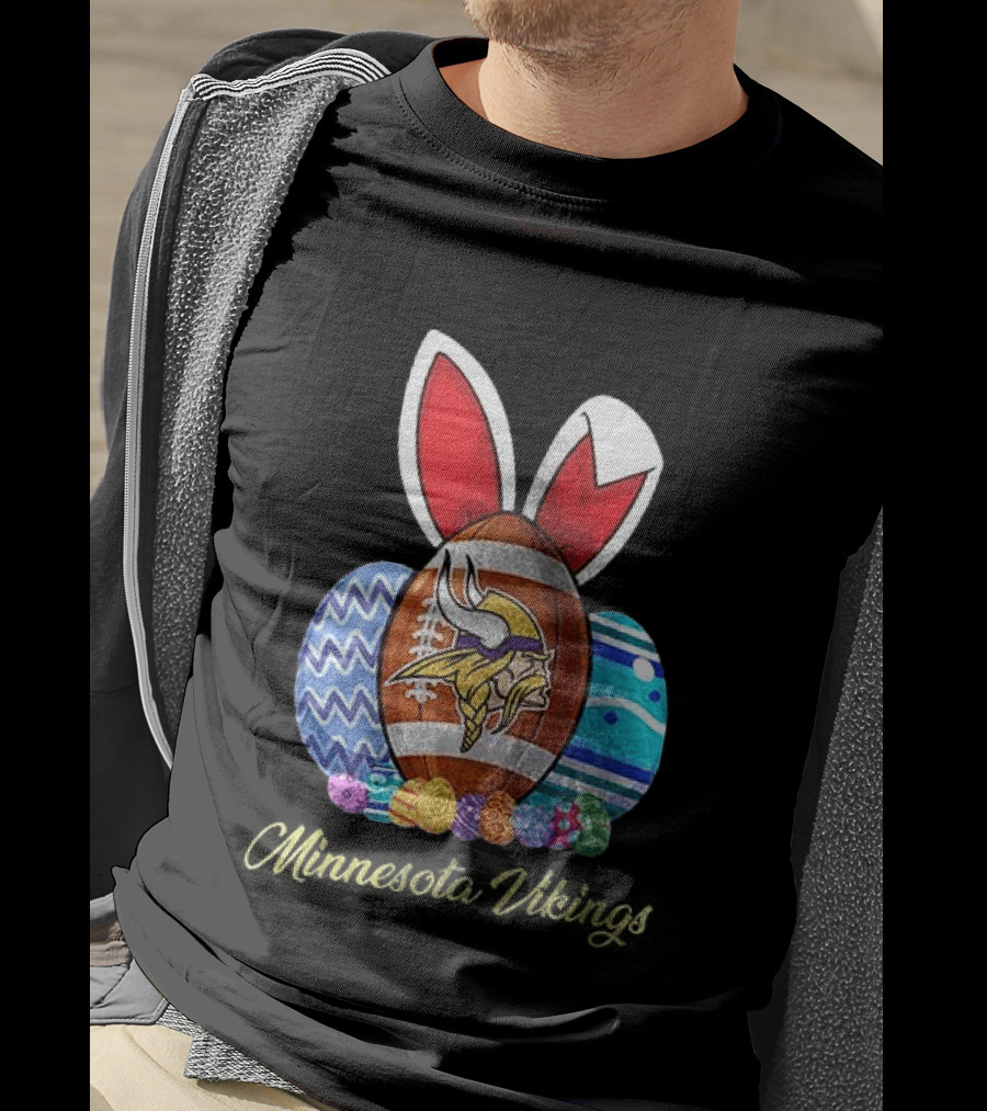 Minnesota Vikings Buc Ees Easter Day Some Bunny Loves The Vikings T-Shirt