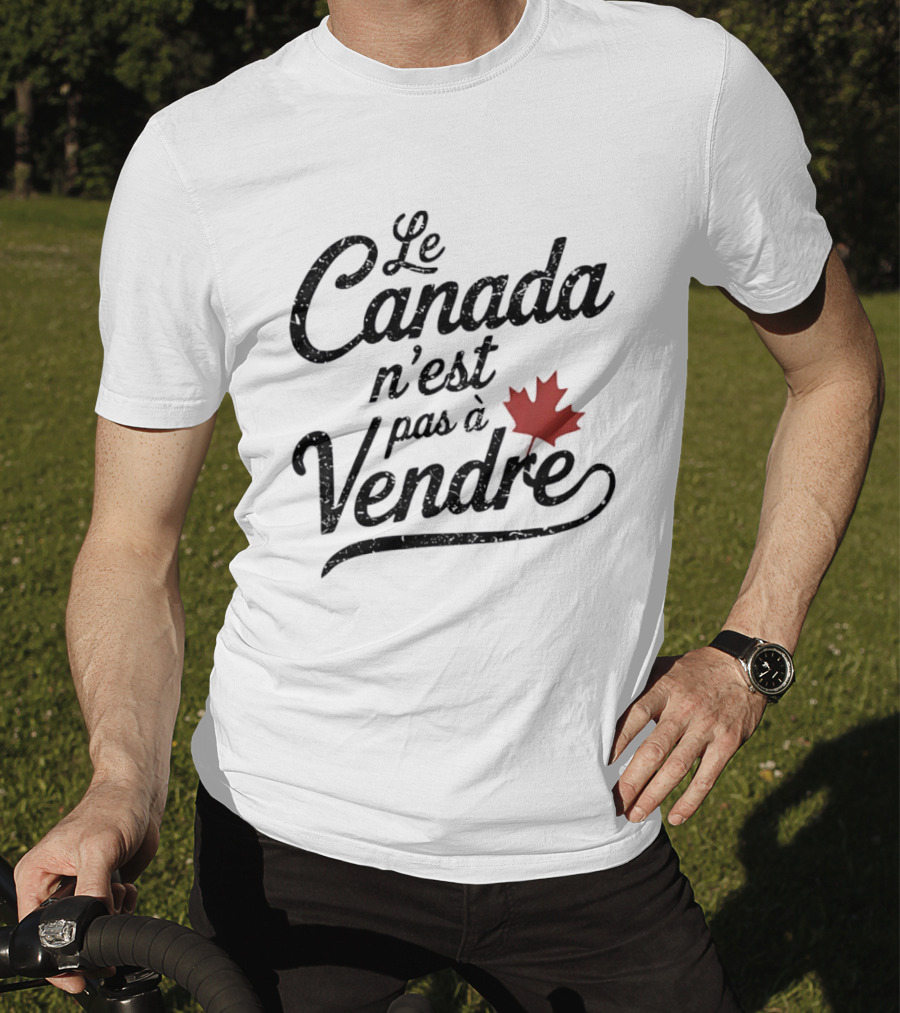 Le Canada N'est Pas à Vendre Maple Leaf T-Shirt