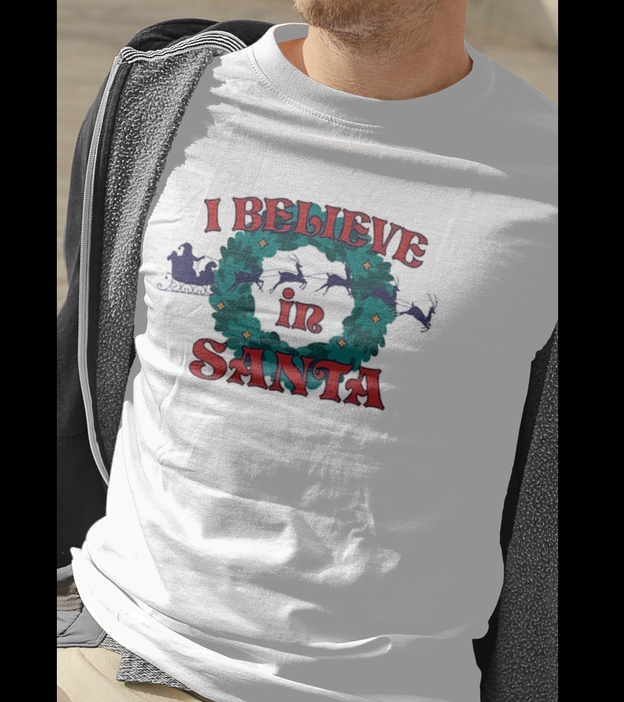 I Believe In Santa Sleigh And Reindeer Wreath Christmas T-Shirt