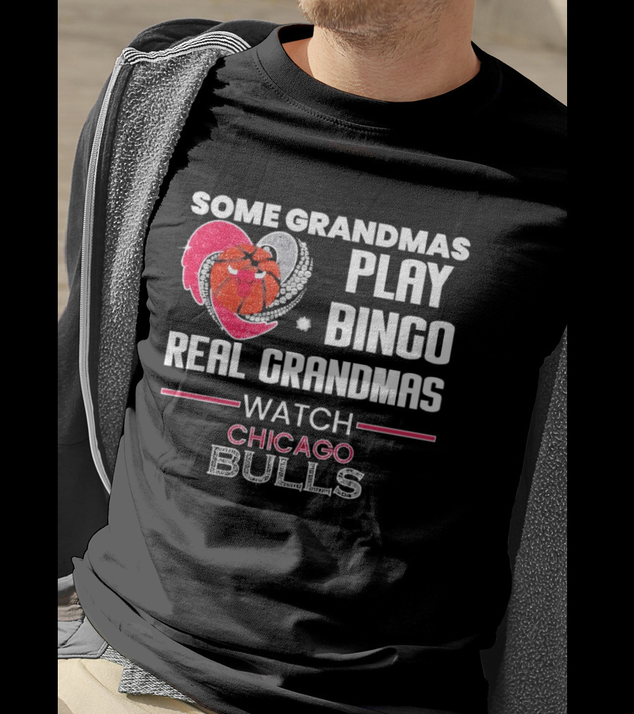Some Grandmas Play Bingo Real Grandmas Chicago Bulls T-Shirt