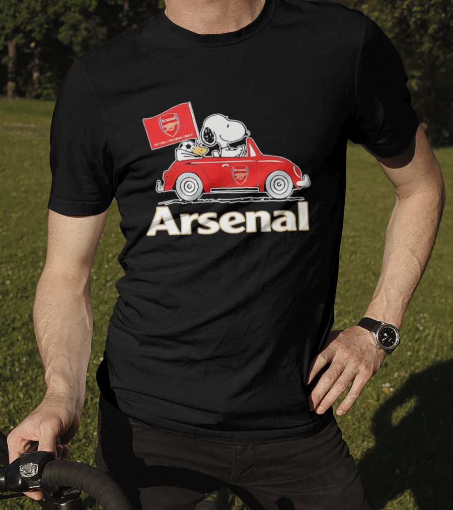 Snoopy Woodstock Arsenal Red Car Victoria Concordia Crescit Flag T-Shirt